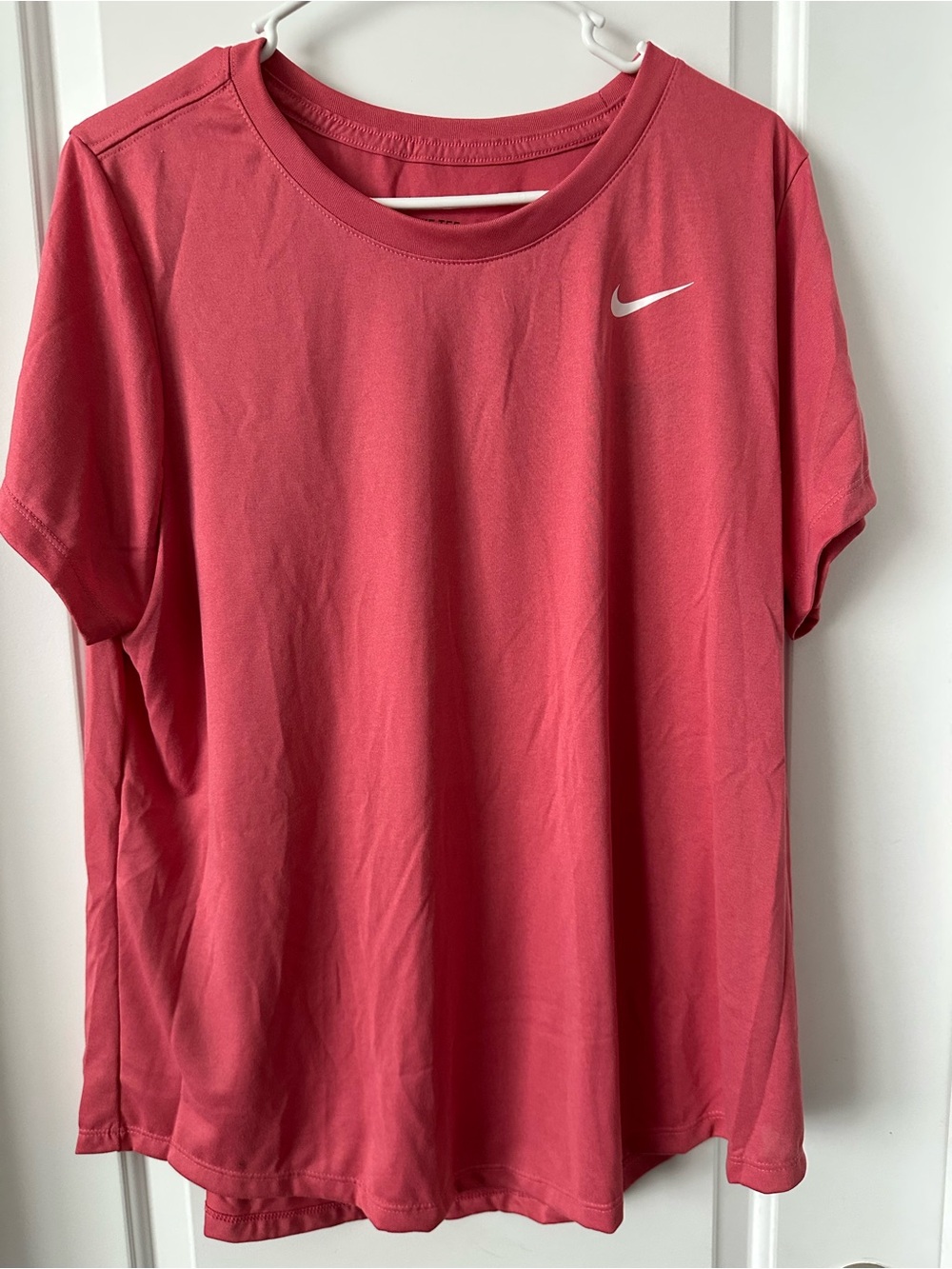 4 Nike woman’s Dri-FIT Short Sleeve Tee - Picture 5 of 16